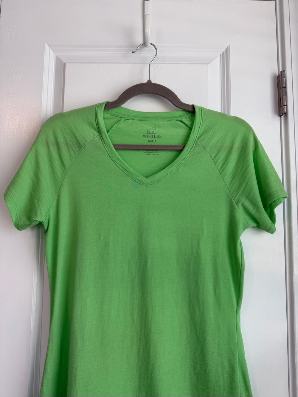 WOOLX Women’s MIA V Neck Short Sleeve Tee Lime Green Size Small - Picture 2 of 7